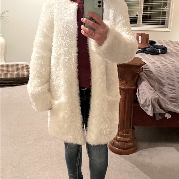 GUESS by Marciano Women's Lizzie Faux-Fur Coat. - Picture 14 of 15